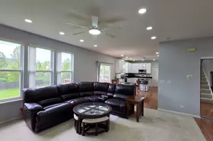 2560 W Sprce Dr, Round Lake, IL 60073 - Photo 10