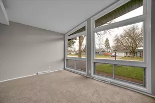 209 Sharon Ln, North Aurora, IL 60542 - Photo 8