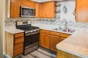 4483 Brighton Ct, Gurnee, IL 60031 - Photo 2