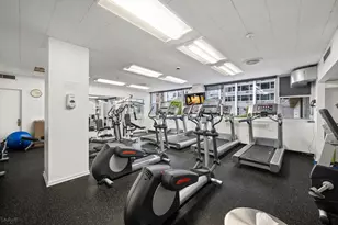 4250 N Marine Dr, Chicago, IL 60613 - Photo 22