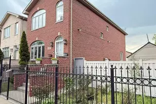 422 W 42nd Pl, Chicago, IL 60609 - Photo 2