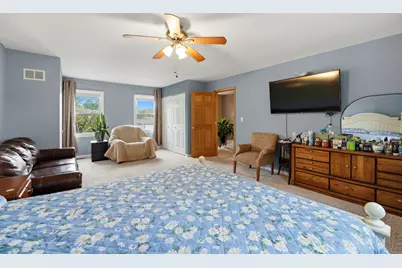 221 E Lakeside Drive, Vernon Hills, IL 60061 - Photo 16