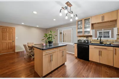 221 E Lakeside Drive, Vernon Hills, IL 60061 - Photo 8