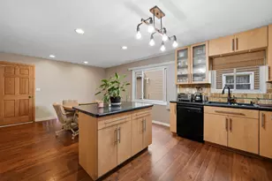 221 E Lakeside Dr, Vernon Hills, IL 60061 - Photo 8