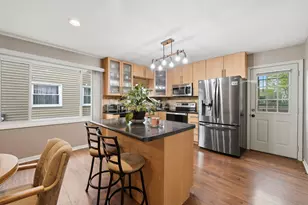 221 E Lakeside Dr, Vernon Hills, IL 60061 - Photo 10