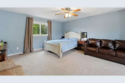 221 E Lakeside Drive, Vernon Hills, IL 60061 - Photo 14
