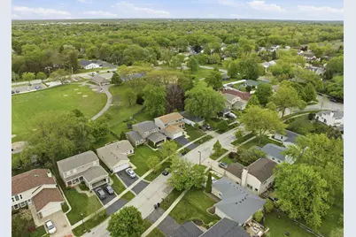 221 E Lakeside Drive, Vernon Hills, IL 60061 - Photo 30