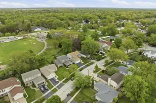 221 E Lakeside Dr, Vernon Hills, IL 60061 - Photo 30
