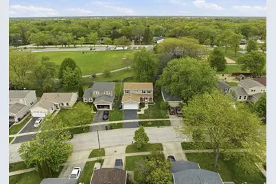 221 E Lakeside Drive, Vernon Hills, IL 60061 - Photo 28