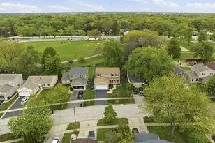 221 E Lakeside Dr, Vernon Hills, IL 60061 - Photo 28