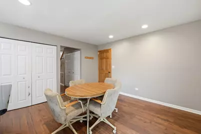 221 E Lakeside Drive, Vernon Hills, IL 60061 - Photo 12