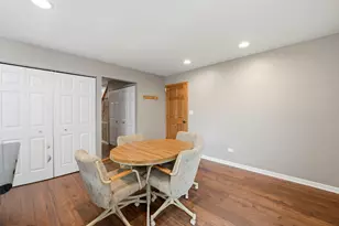 221 E Lakeside Dr, Vernon Hills, IL 60061 - Photo 12