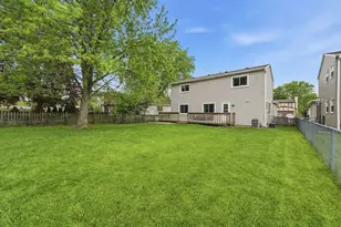 221 E Lakeside Dr, Vernon Hills, IL 60061 - Photo 26