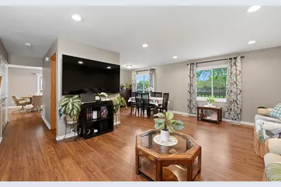 221 E Lakeside Drive, Vernon Hills, IL 60061 - Photo 4