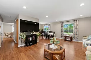 221 E Lakeside Dr, Vernon Hills, IL 60061 - Photo 4