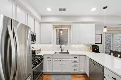 3336 N Damen Avenue #2, Chicago, IL 60618 - Photo 10