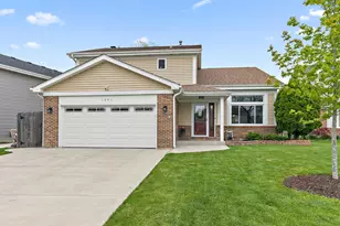 1041 N Cardinal Dr, Palatine, IL 60074 - Photo 2