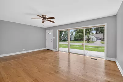 1125 Suffolk Avenue, Westchester, IL 60154 - Photo 8