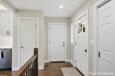 502 S Louis Street, Mount Prospect, IL 60056 - Photo 2