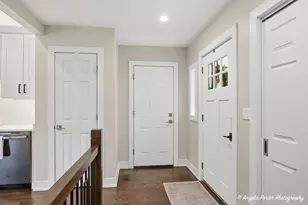 502 S Louis St, Mount Prospect, IL 60056 - Photo 2