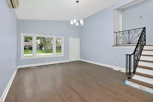 15 W 56th St, Westmont, IL 60559 - Photo 2