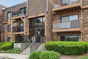 608 Waterford Rd, Schaumburg, IL 60193 - Photo 2