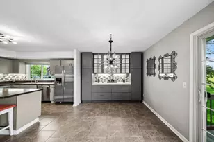 2481 Chatham Rd, Aurora, IL 60506 - Photo 4