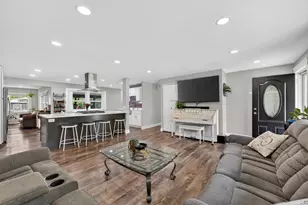 1723 Hartmann Dr, Schaumburg, IL 60193 - Photo 4