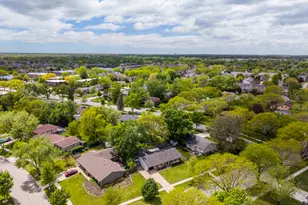 1723 Hartmann Dr, Schaumburg, IL 60193 - Photo 34