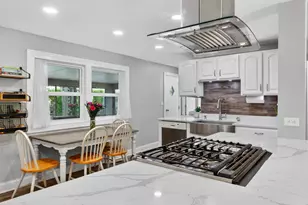 1723 Hartmann Dr, Schaumburg, IL 60193 - Photo 10