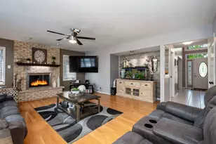 541 N 4th Ave, Addison, IL 60101 - Photo 6