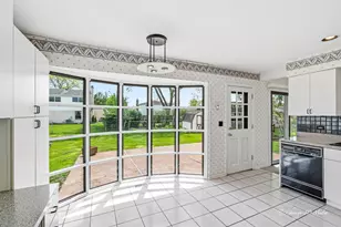 1527 S Chesterfield Dr, Arlington Heights, IL 60005 - Photo 10