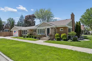 6340 N Indian Rd, Chicago, IL 60646 - Photo 1