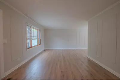 106 S Elroy Avenue, Bartlett, IL 60103 - Photo 2