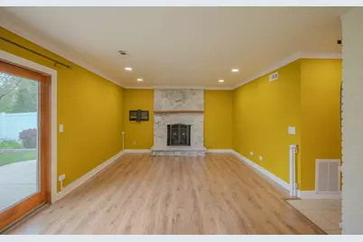 106 S Elroy Avenue, Bartlett, IL 60103 - Photo 8