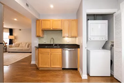 1531 W Rosemont Avenue #2N, Chicago, IL 60660 - Photo 8