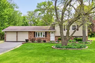 849 Hemlock Dr, Sleepy Hollow, IL 60118 - Photo 1