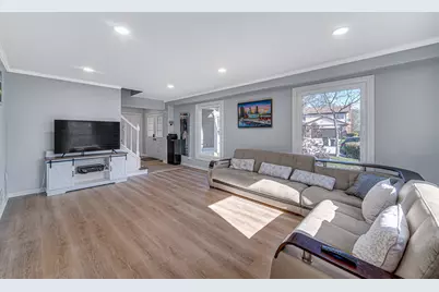 1623 W Bray Court, Arlington Heights, IL 60005 - Photo 4