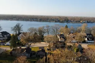 117 Lakewood Ave, Crystal Lake, IL 60014 - Photo 2