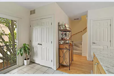 4549 N Central Avenue #8, Chicago, IL 60630 - Photo 2