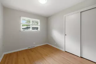 27 Sheffield Ln, Oak Brook, IL 60523 - Photo 18