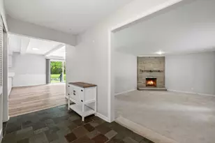 27 Sheffield Ln, Oak Brook, IL 60523 - Photo 6