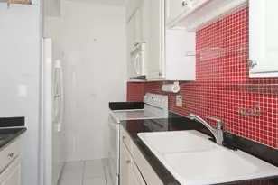 435 W Erie St, Chicago, IL 60654 - Photo 8