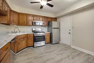 1525 Columbia Ct, Elk Grove Village, IL 60007 - Photo 8