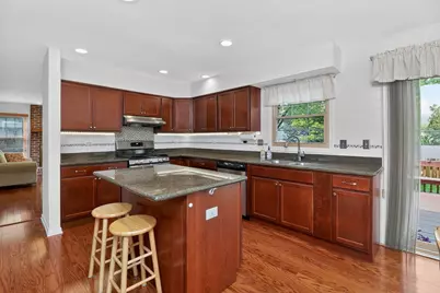 337 W Scarborough Court, Bloomingdale, IL 60108 - Photo 6