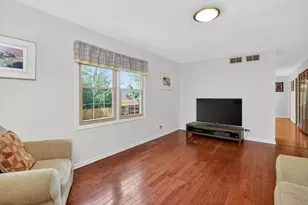 337 W Scarborough Ct, Bloomingdale, IL 60108 - Photo 8
