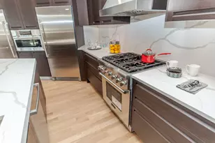 650 N Morgan St, Chicago, IL 60642 - Photo 8