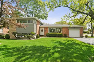 555 S Cedar St, Palatine, IL 60067 - Photo 1