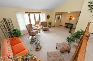 19243 Bernadine St, Lansing, IL 60438 - Photo 8