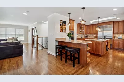 7050 N McAlpin Avenue, Chicago, IL 60646 - Photo 8